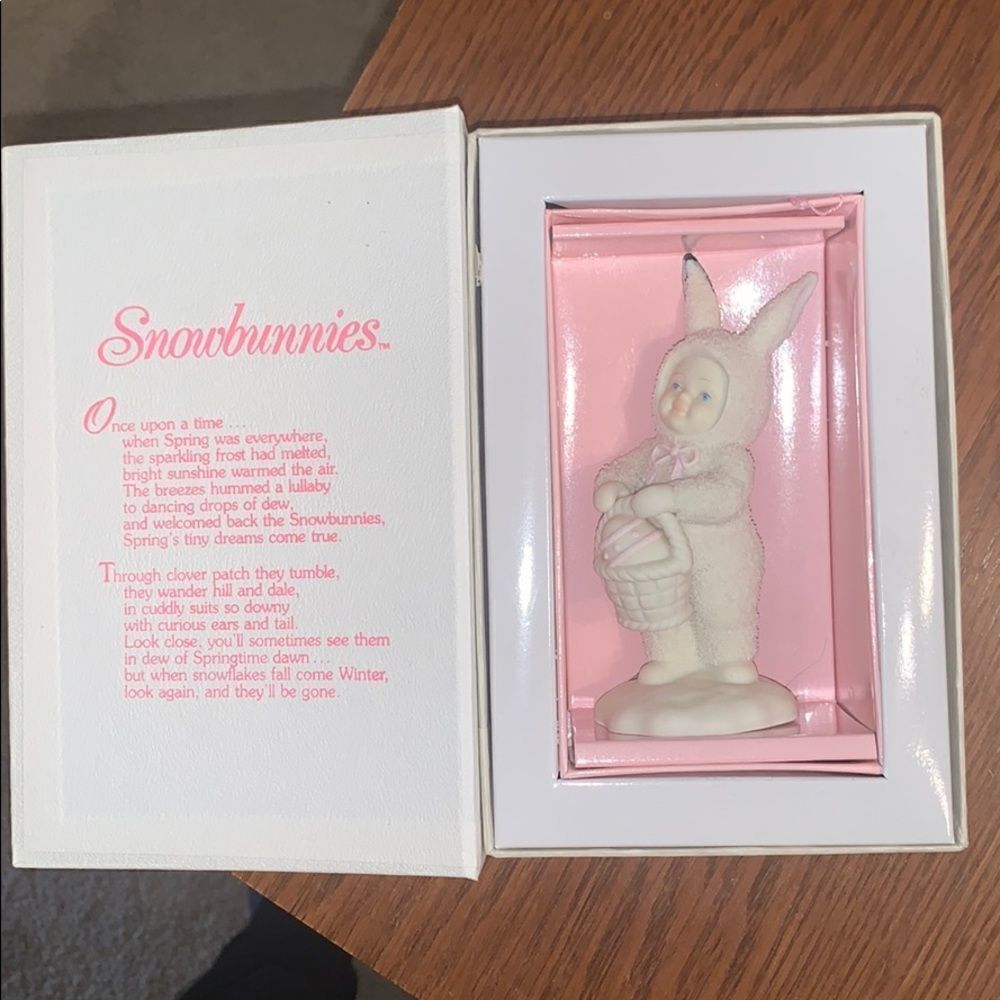 Snowbunnies “A Tisket, A Tasket” figurine